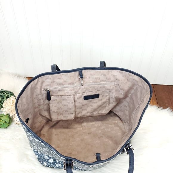 Michael Kors Jet Set Travel Large Carry All Navy Tote with Matching Wallet - Picture 11 of 16